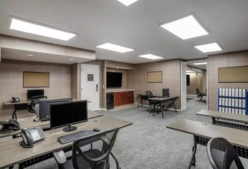 בית מלון כפרי Sheraton Suites Wilmington Downtown