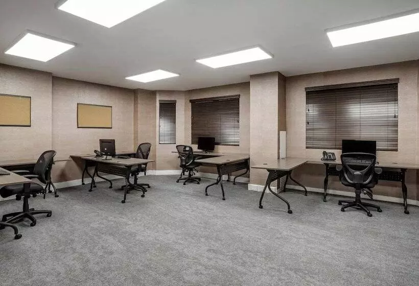 בית מלון כפרי Sheraton Suites Wilmington Downtown