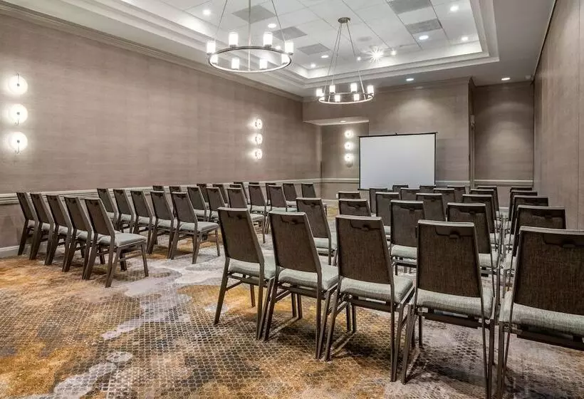 בית מלון כפרי Sheraton Suites Wilmington Downtown