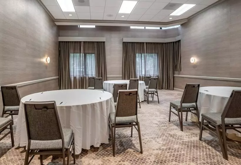 בית מלון כפרי Sheraton Suites Wilmington Downtown