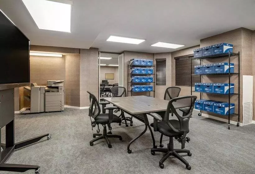 בית מלון כפרי Sheraton Suites Wilmington Downtown