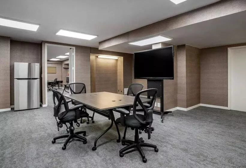 בית מלון כפרי Sheraton Suites Wilmington Downtown