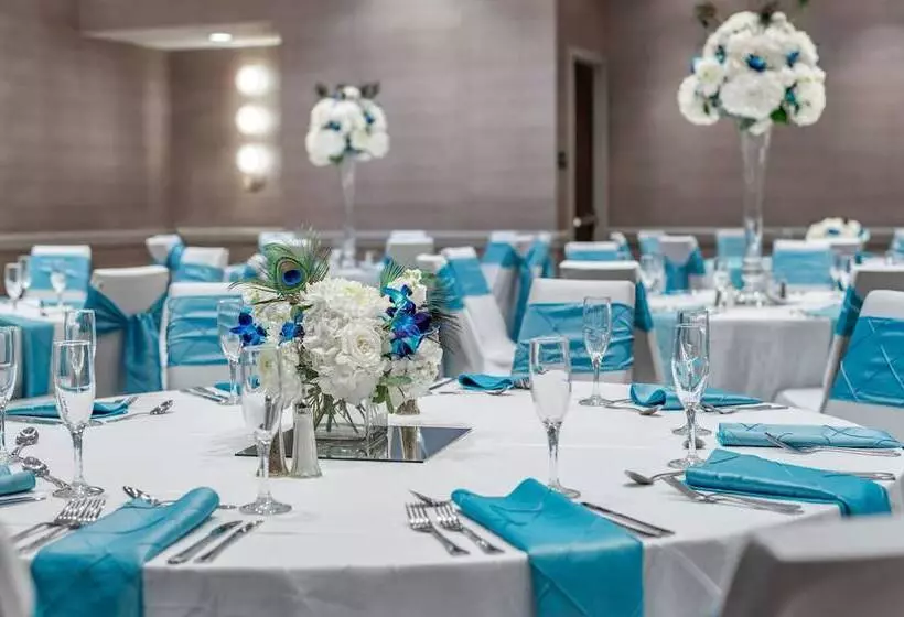 בית מלון כפרי Sheraton Suites Wilmington Downtown