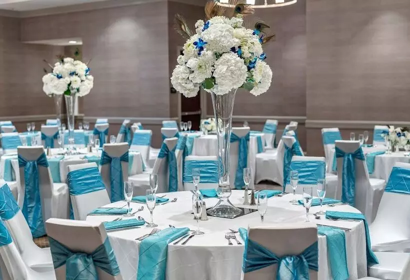 בית מלון כפרי Sheraton Suites Wilmington Downtown