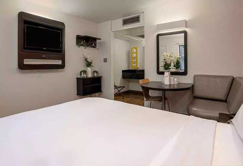 Motel 6carlsbad, Ca Beach