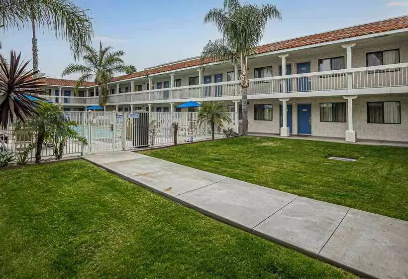 Motel 6carlsbad, Ca Beach