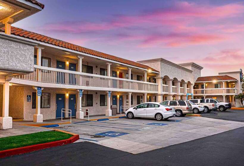 Motel 6carlsbad, Ca Beach