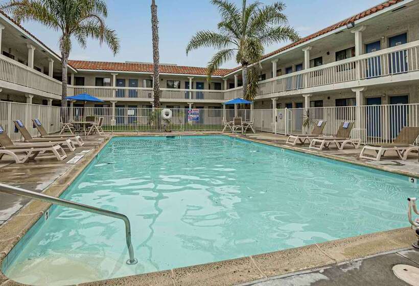 Motel 6carlsbad, Ca Beach