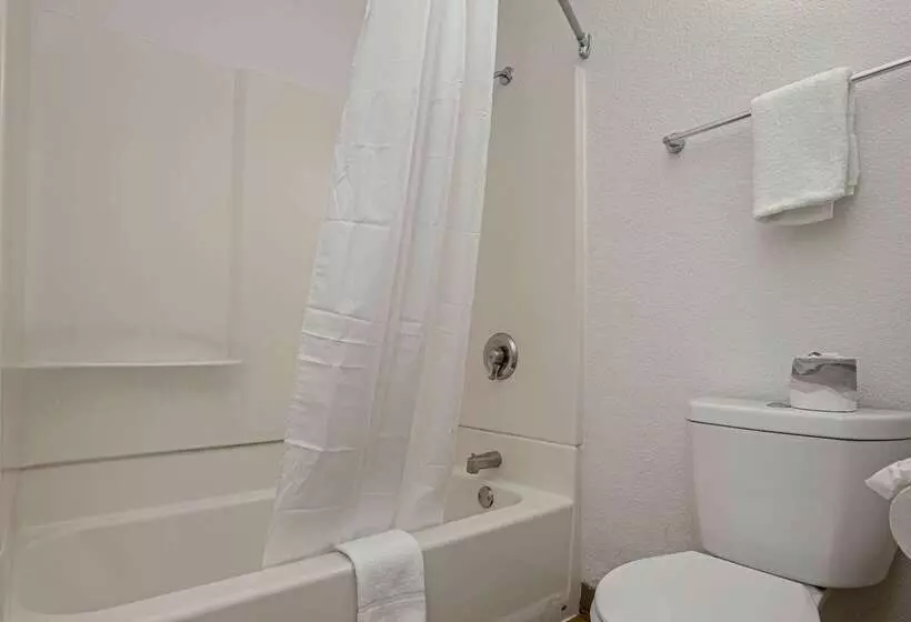 Motel 6carlsbad, Ca Beach