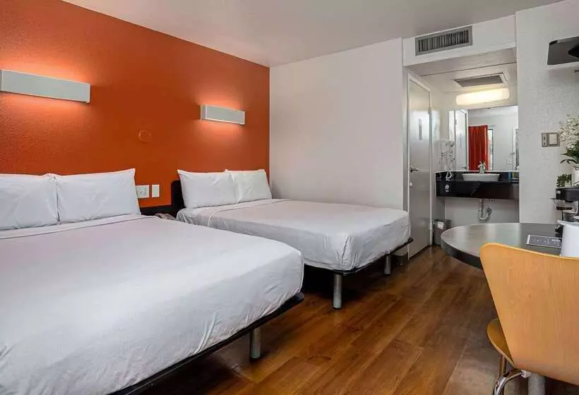 Motel 6carlsbad, Ca Beach