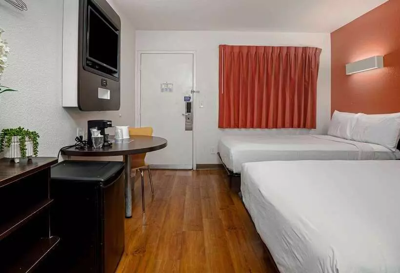 Motel 6carlsbad, Ca Beach