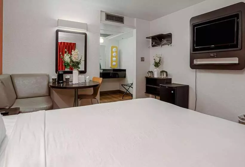 Motel 6carlsbad, Ca Beach