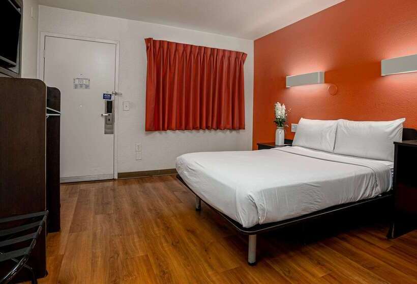 Motel 6carlsbad, Ca Beach