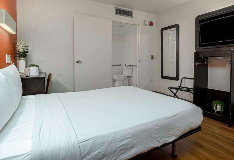 Motel 6carlsbad, Ca Beach