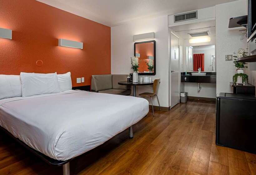 Motel 6carlsbad, Ca Beach