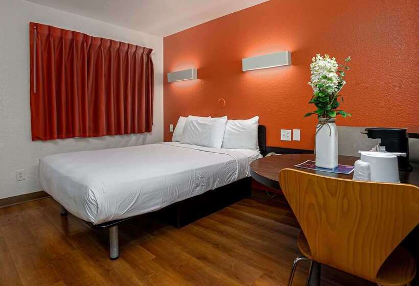 Motel 6carlsbad, Ca Beach