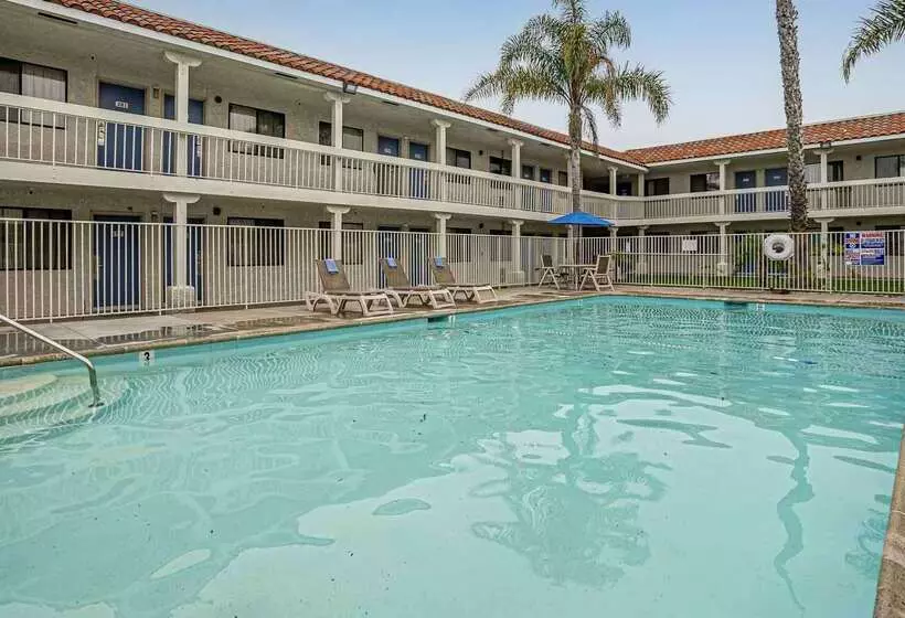 Motel 6carlsbad, Ca Beach
