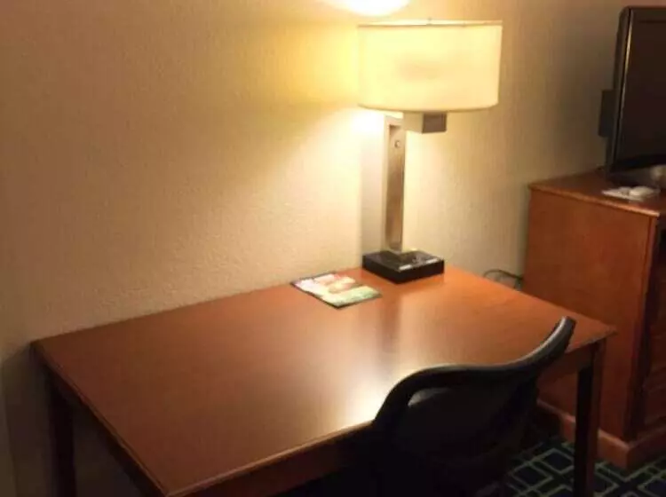 فندق على الطريق Fairfield Inn & Suites By Marriott Valdosta