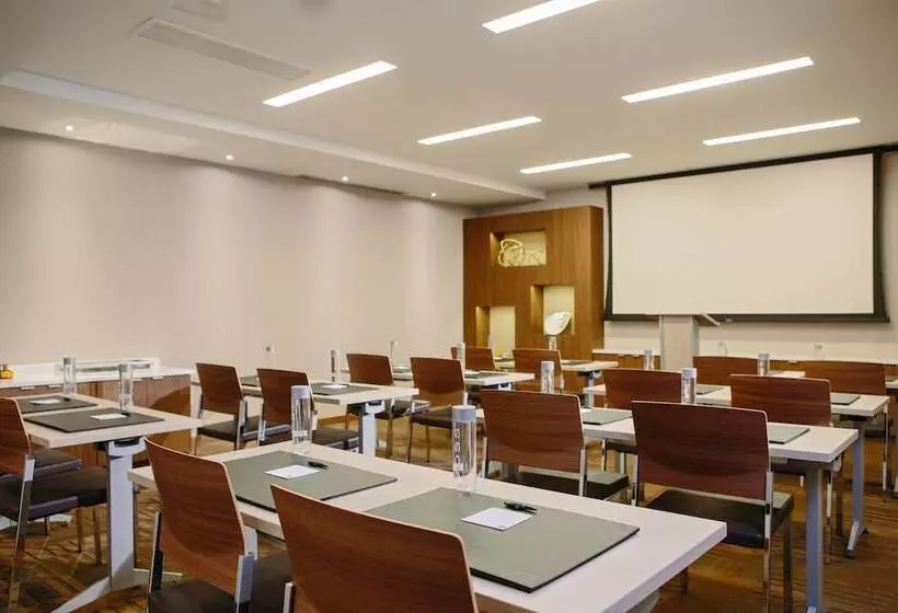 Ac Hotel Kansas City Plaza