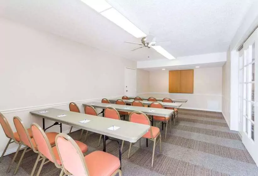 فندق Baymont By Wyndham Sarasota