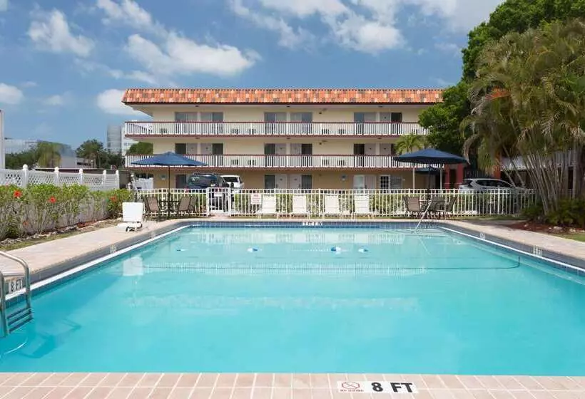 فندق Baymont By Wyndham Sarasota