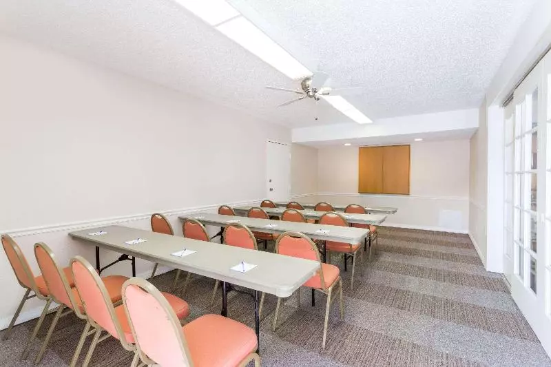 فندق Baymont By Wyndham Sarasota