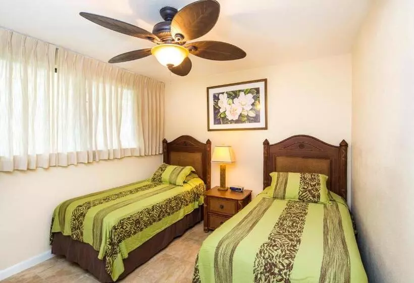 Отель Castle Po Ipū Shores