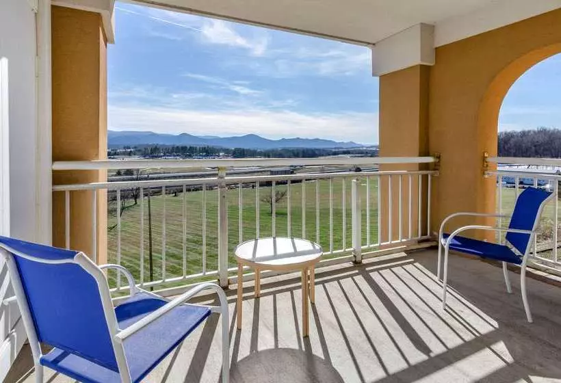 Hotel Comfort Inn & Suites Raphine  Lexington Near I81 And I64