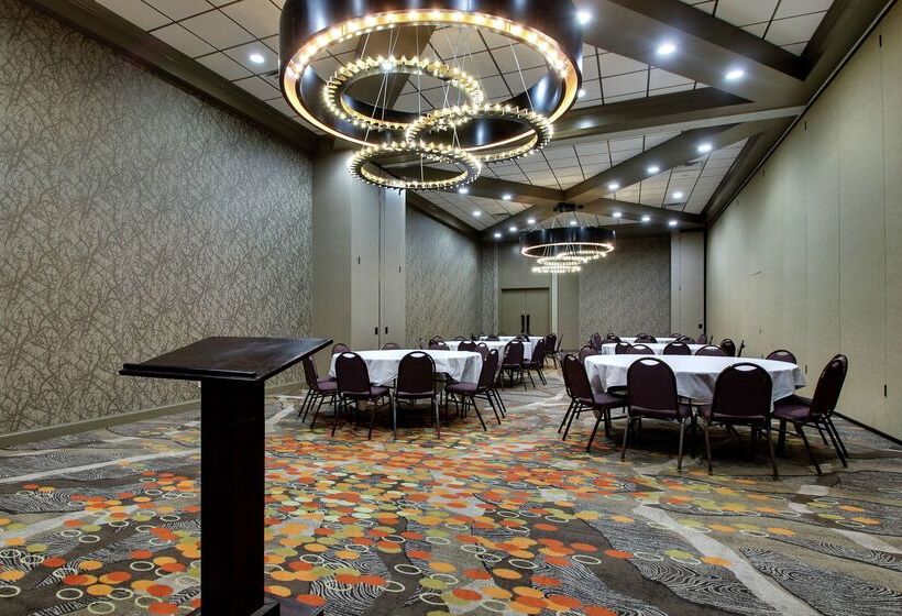 هتل Doubletree By Hilton Mt. Vernon