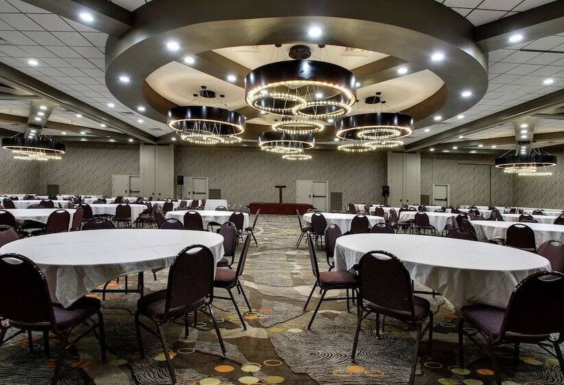 هتل Doubletree By Hilton Mt. Vernon