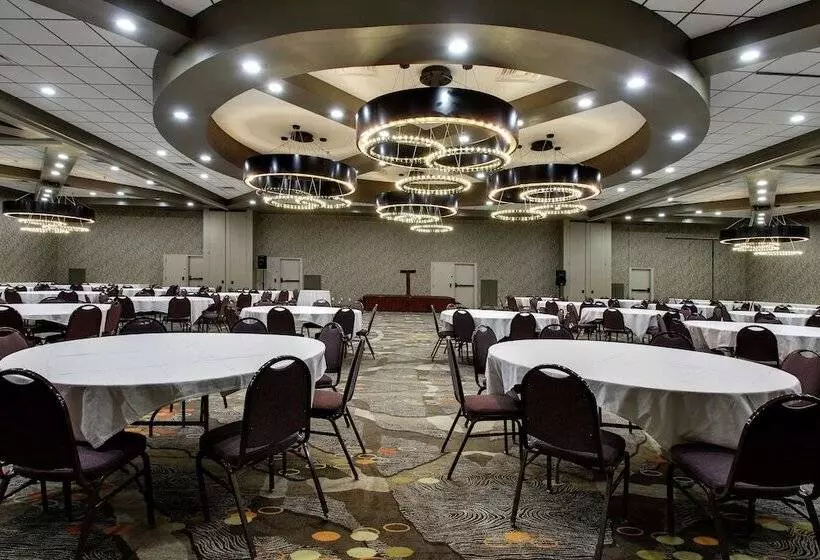 호텔 Doubletree By Hilton Mt. Vernon