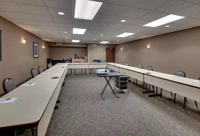 Drury Plaza Hotel Broadview Wichita