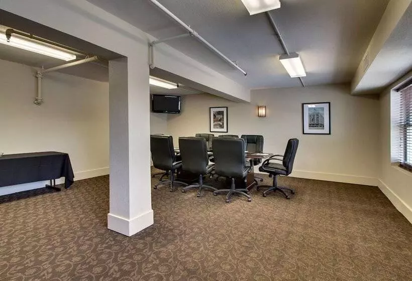 Drury Plaza Hotel Broadview Wichita