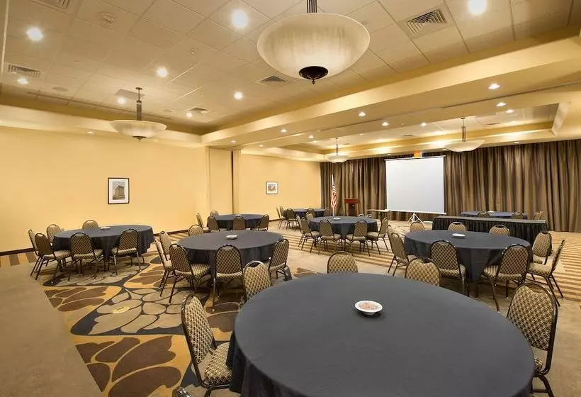 Drury Plaza Hotel Broadview Wichita