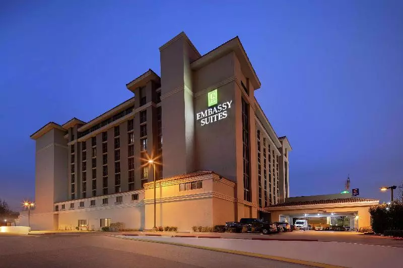 هتل Embassy Suites By Hilton Dallas Park Central Area