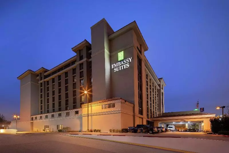 هتل Embassy Suites By Hilton Dallas Park Central Area