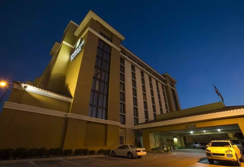 هتل Embassy Suites By Hilton Dallas Park Central Area