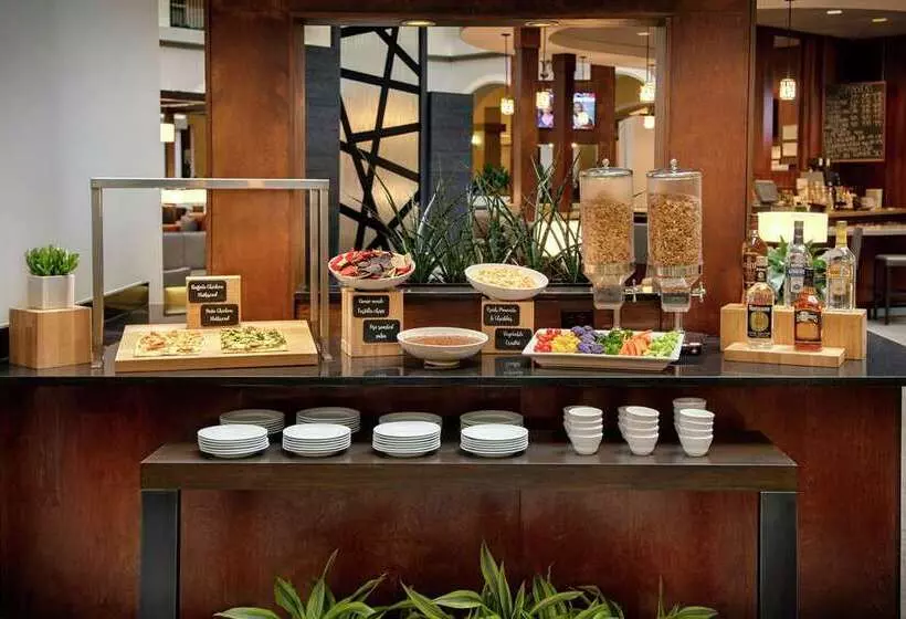 هتل Embassy Suites By Hilton Dallas Park Central Area