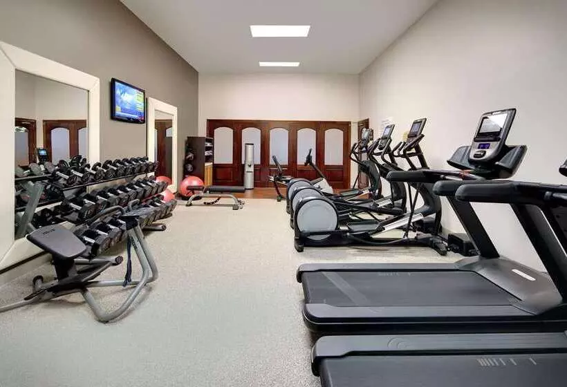 هتل Embassy Suites By Hilton Dallas Park Central Area