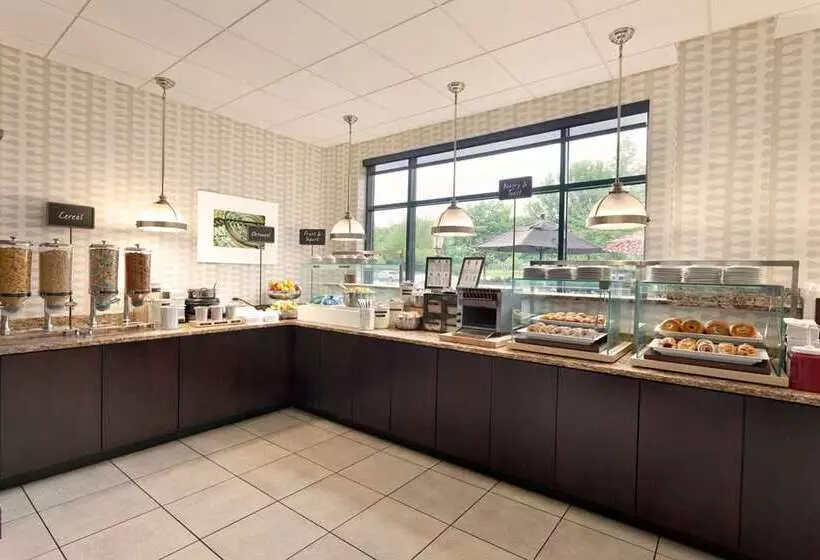 ホテル Embassy Suites By Hilton Portland Maine