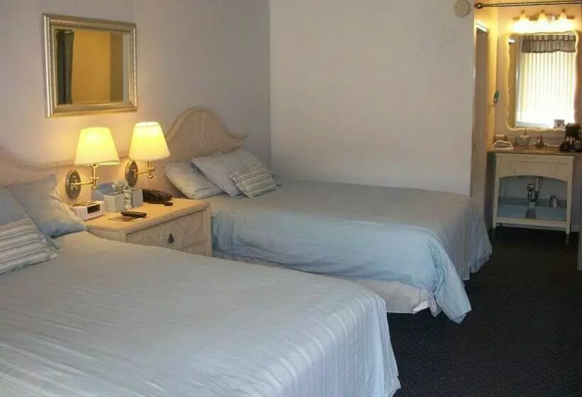 هتل Golden Palms Inn & Suites