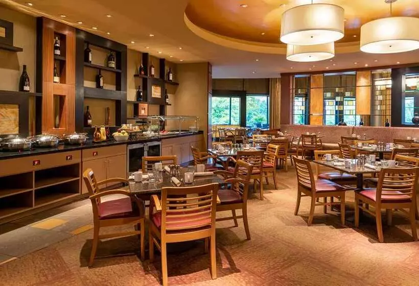 هتل Hilton Alexandria Mark Center