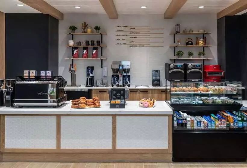 هتل Hilton Alexandria Mark Center