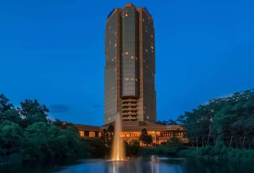 هتل Hilton Alexandria Mark Center