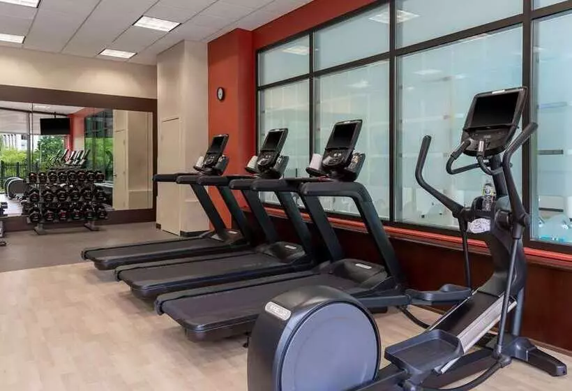 هتل Hilton Alexandria Mark Center