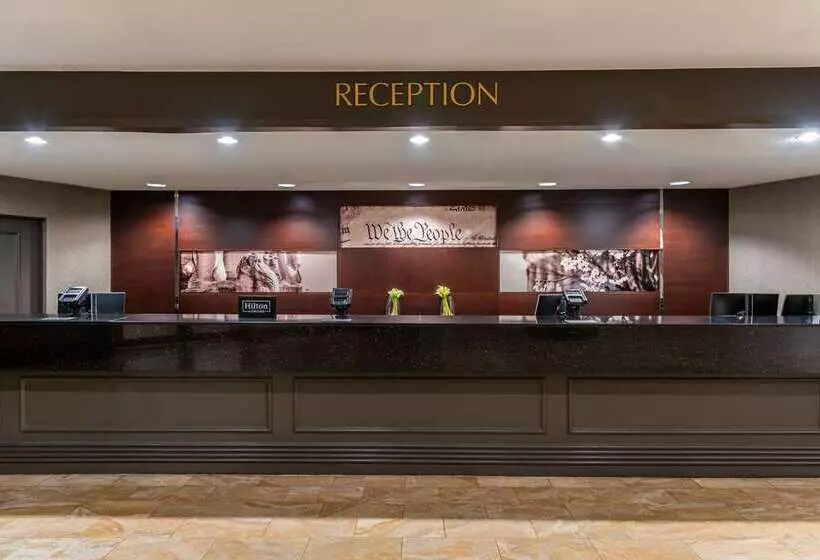 هتل Hilton Alexandria Mark Center