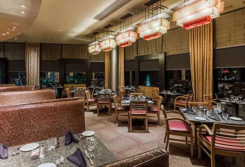 هتل Hilton Alexandria Mark Center