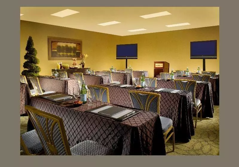 ホテル Omni Charlottesville