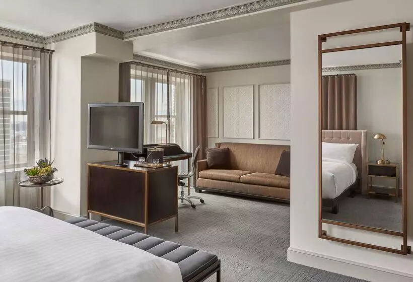 فندق Phillips Kansas City Curio Collection By Hilton