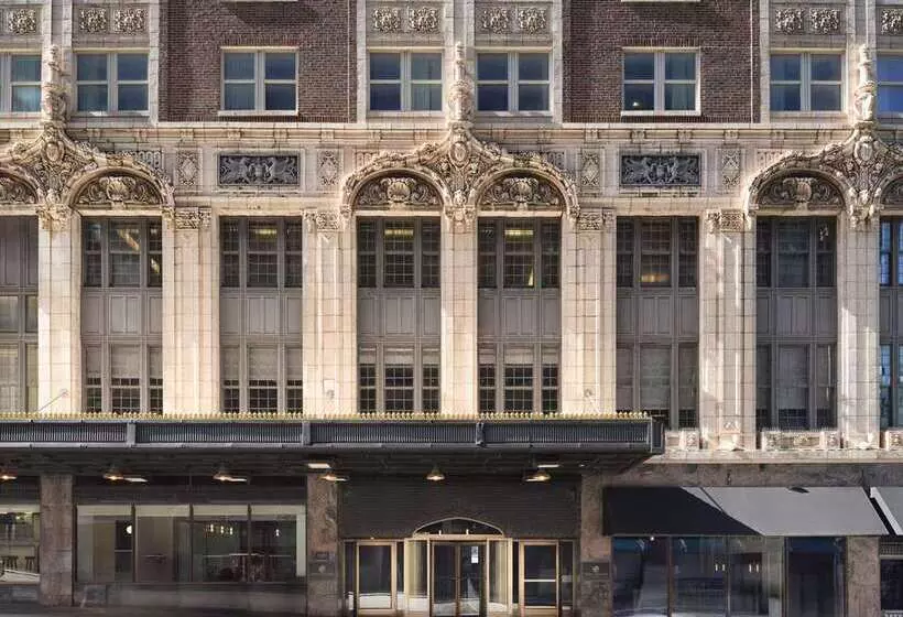 فندق Phillips Kansas City Curio Collection By Hilton